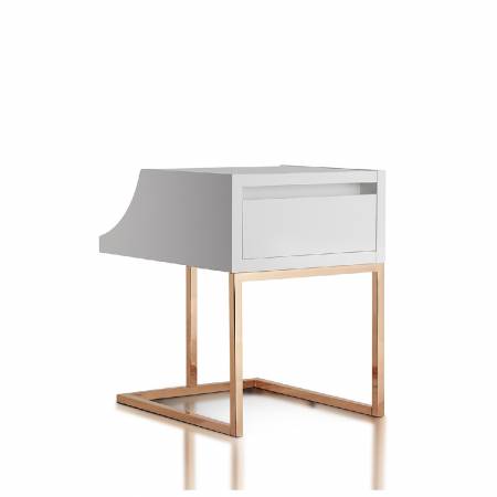 Odkládací stolek ve tvaru lichoběžníku.